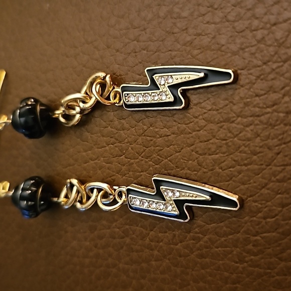 Handmade Trendy Black Lightning Bolt Earrings - Picture 3 of 4